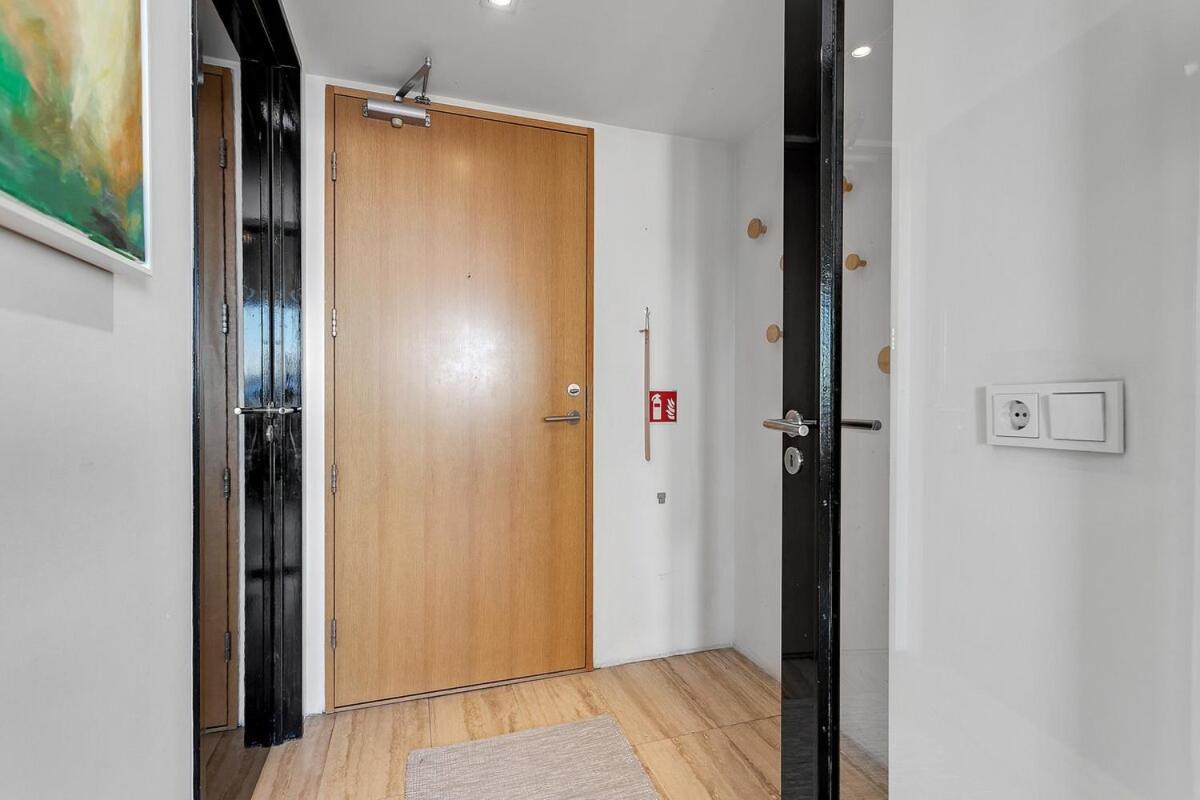 Leilighet Spacious 3br Location Free Park Reykjavík